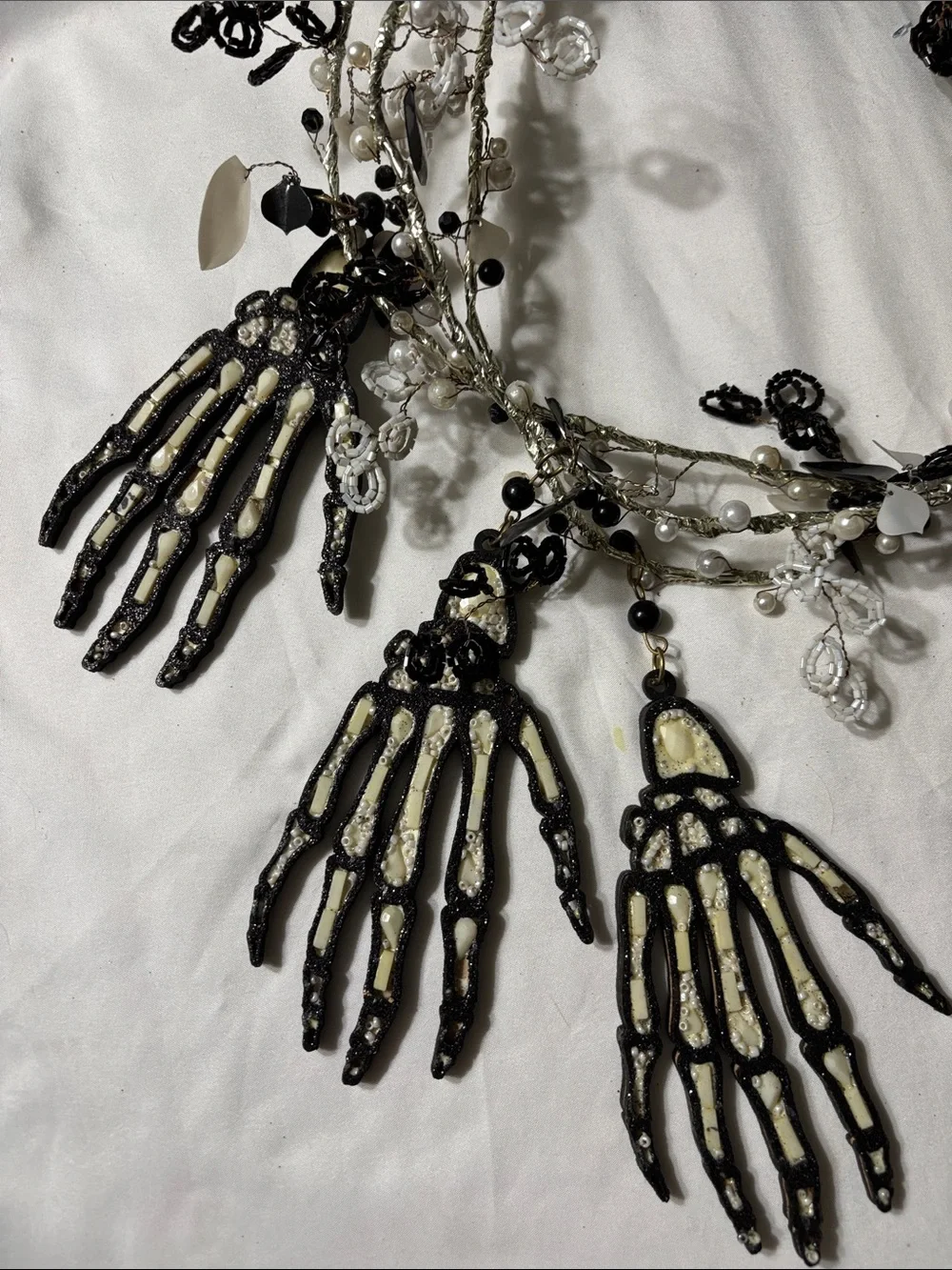 Halloween Fly By Night 6ft Garland Black White Silver Glitter Beads 12/2023